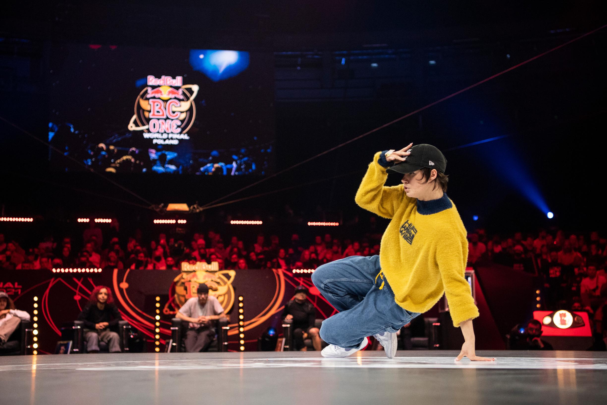 This is how Madmax from Brussels did it at the breakdance World Cup