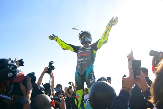 Motorracer Valentino Rossi sluit carrière af met 10de plaats in Valencia