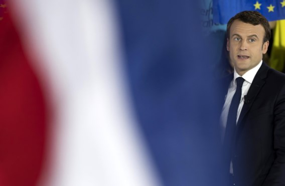 Macron past blauw in Franse vlag aan, niemand heeft het door 