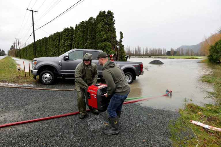 Noodweer slaat toe in Canada