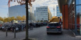 Opnieuw auto op plein aan Berchem-station waar twee verkeersdoden vielen