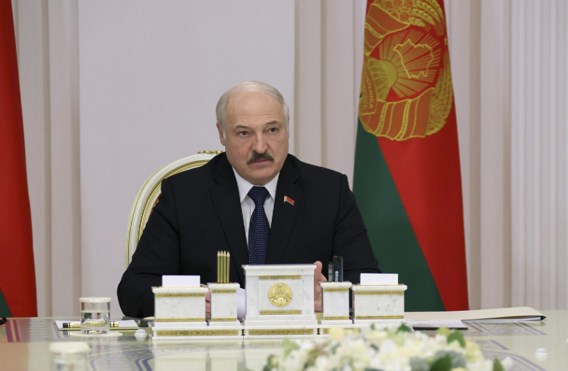 Wit-Russische troepen hebben migranten mogelijk geholpen bij oversteek naar EU, zegt Loekasjenko
