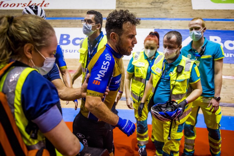 Cavendish afgevoerd naar ziekenhuis na zware val op Zesdaagse van Gent