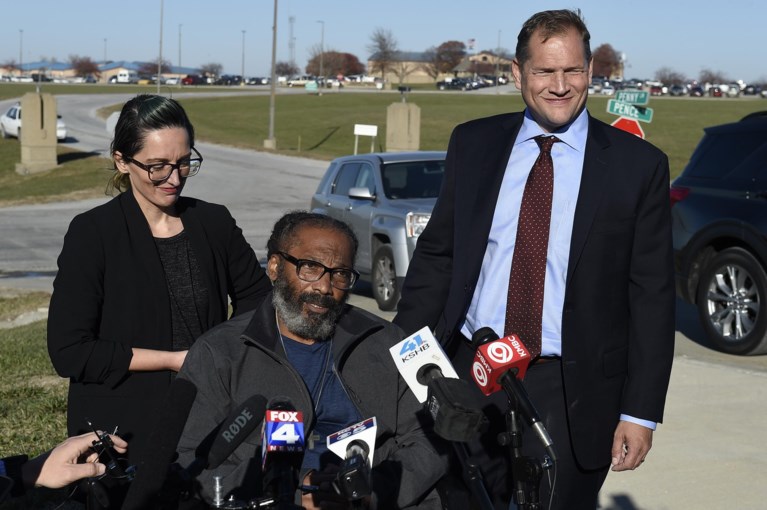 Amerikaanse man na 42 jaar gevangenschap vrijgesproken: ‘Onschuldig’