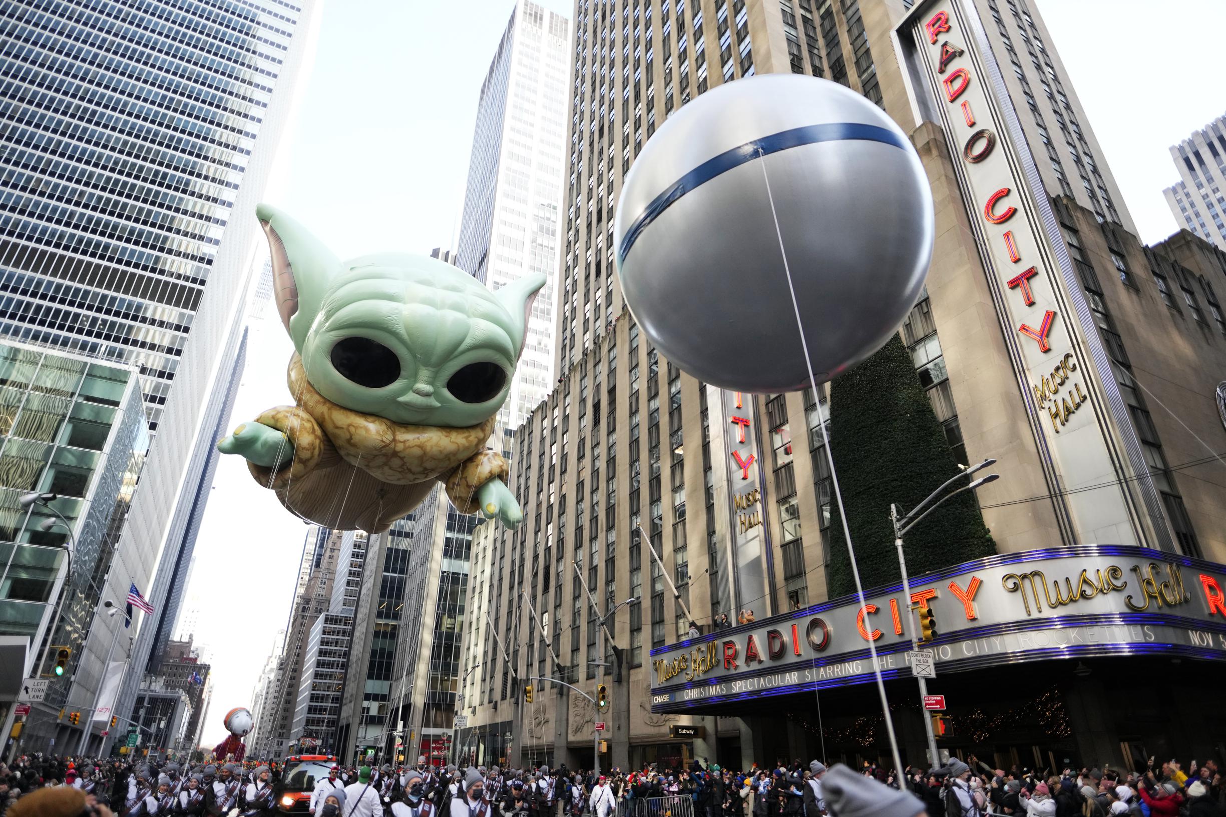 Baby Yoda flies through streets of New York during thanksgiv…