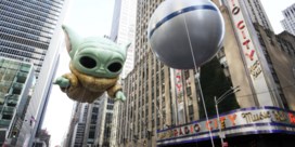 Baby Yoda vliegt door straten van New York tijdens thanksgivingparade