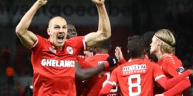 Antwerp blijft tweede na makkelijke thuiszege tegen KV Oostende, dat zich mag opmaken voor degradatievoetbal