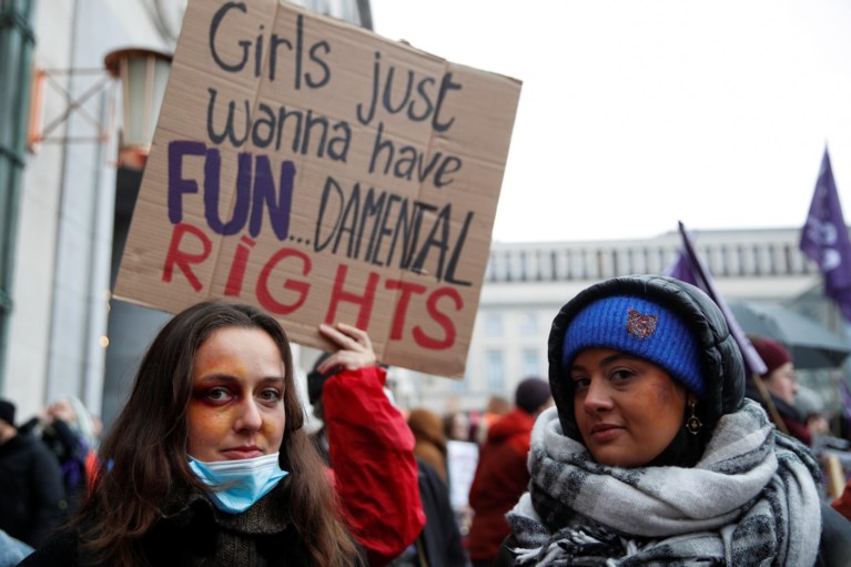 Manifestatie tegen geweld jegens vrouwen lokt minstens 5.000 deelnemers