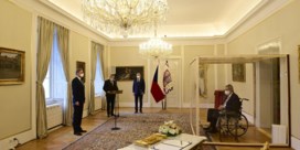 Nieuwe Tsjechische premier benoemd vanuit plexiglazen doos