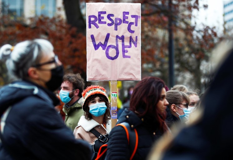 Manifestatie tegen geweld jegens vrouwen lokt minstens 5.000 deelnemers