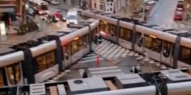Filmpje van vier stilstaande trams op Brussels kruispunt gaat viraal