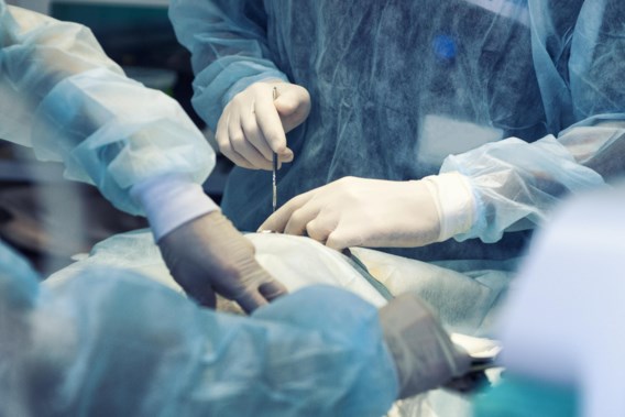 Oostenrijkse chirurg amputeert verkeerd been en moet boete betalen