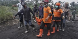 Minstens dertien doden na vulkaanuitbarsting op Java
