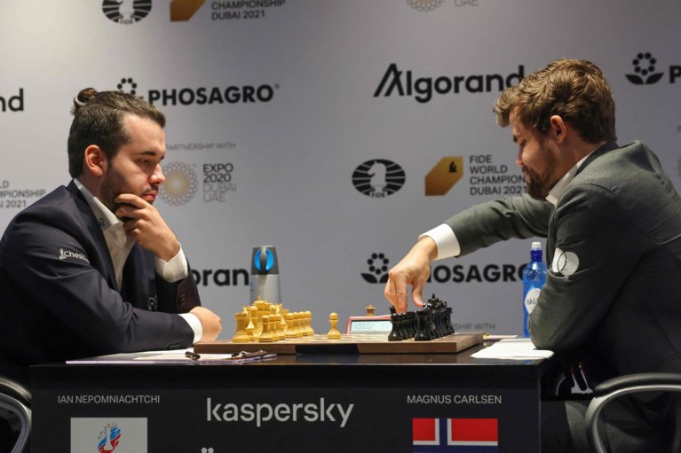 Carlsen slaat voor tweede keer toe op WK schaken