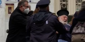 Grieks-orthodoxe priester schreeuwt paus toe: ‘U bent een ketter’