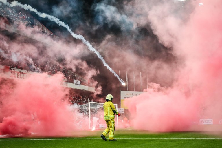 Waalse derby loopt uit de hand: match tussen Charleroi en Standard vroegtijdig gestaakt