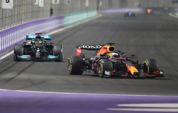 Lewis Hamilton wint GP van Saudi-Arabië na nieuwe aanrijding met Max Verstappen