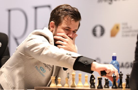 Carlsen slaat voor tweede keer toe op WK schaken