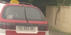 Taxi in Gabon rijdt nog altijd rond met Hoeseltse sticker