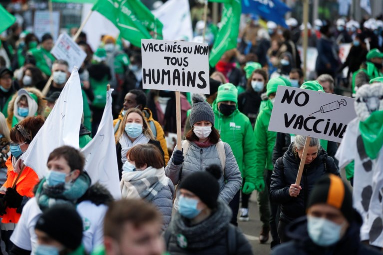 Invoering verplichte vaccinatie loopt misschien vertraging op, betoging bracht bijna 4.000 zorgverleners op de been