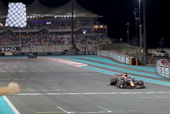 Verstappen kroont zich in allerlaatste ronde tot wereldkampioen Formule 1 