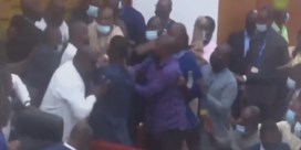 Ghanese parlementsleden gaan met elkaar op de vuist  