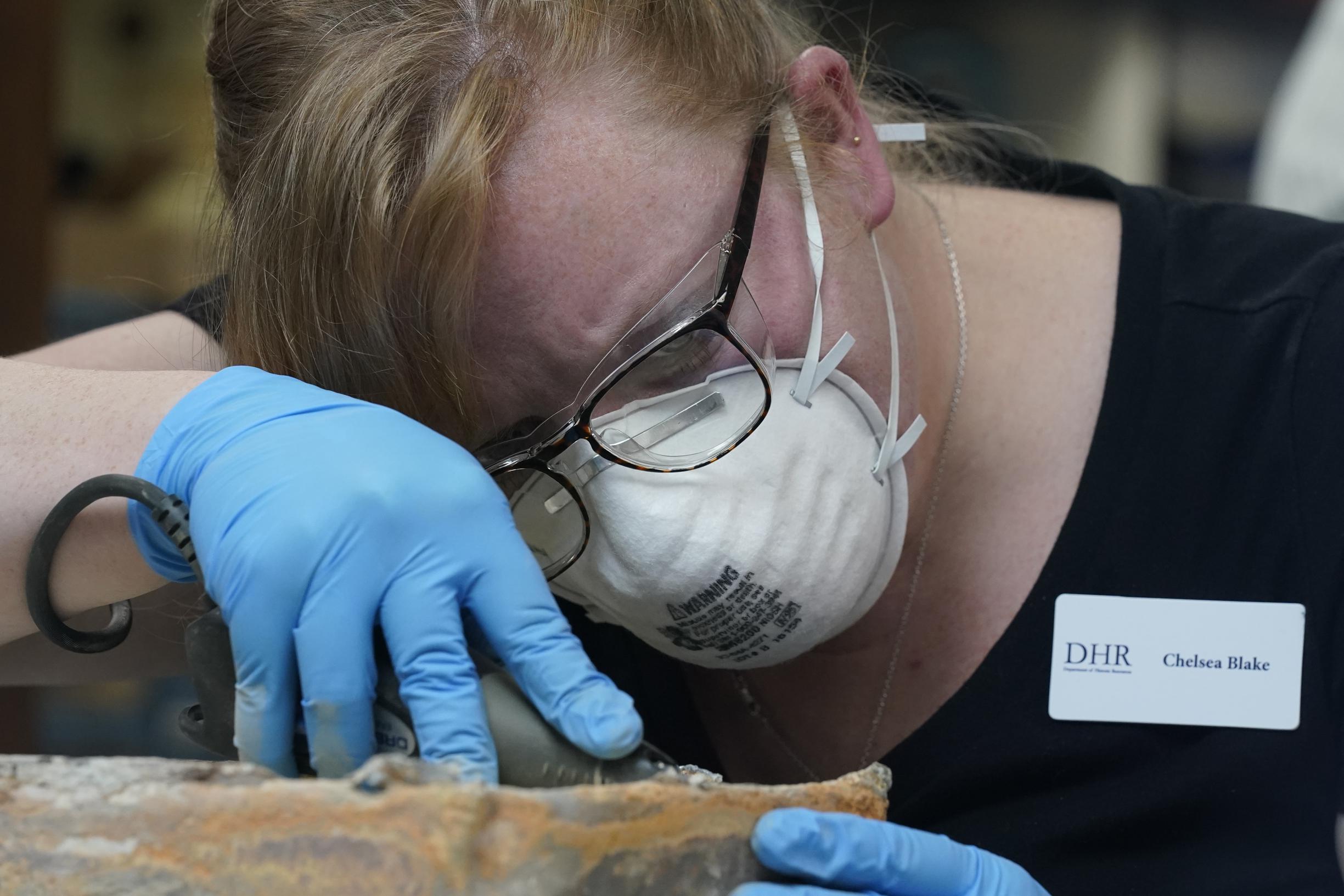 Teleurstelling over ‘tijdcapsule’ onder eeuwenoud standbeeld