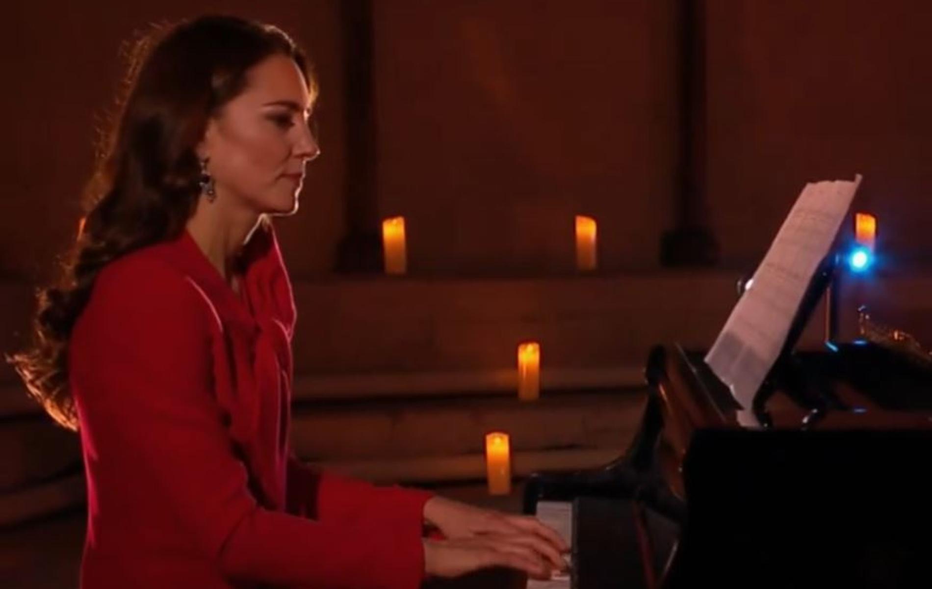 Kate Middleton steals the show at Christmas concert and shows that she can play the piano nicely