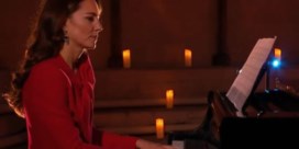 Kate Middleton steelt de show op kerstconcert en laat zien dat ze aardig stukje piano kan spelen  