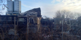 Minstens 25 vrachtwagens vernield: brand wellicht aangestoken  