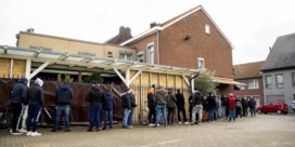 Ook Nederlandse invasie in Limburgse vuurwerkwinkels: tot vijf uur aanschuiven  