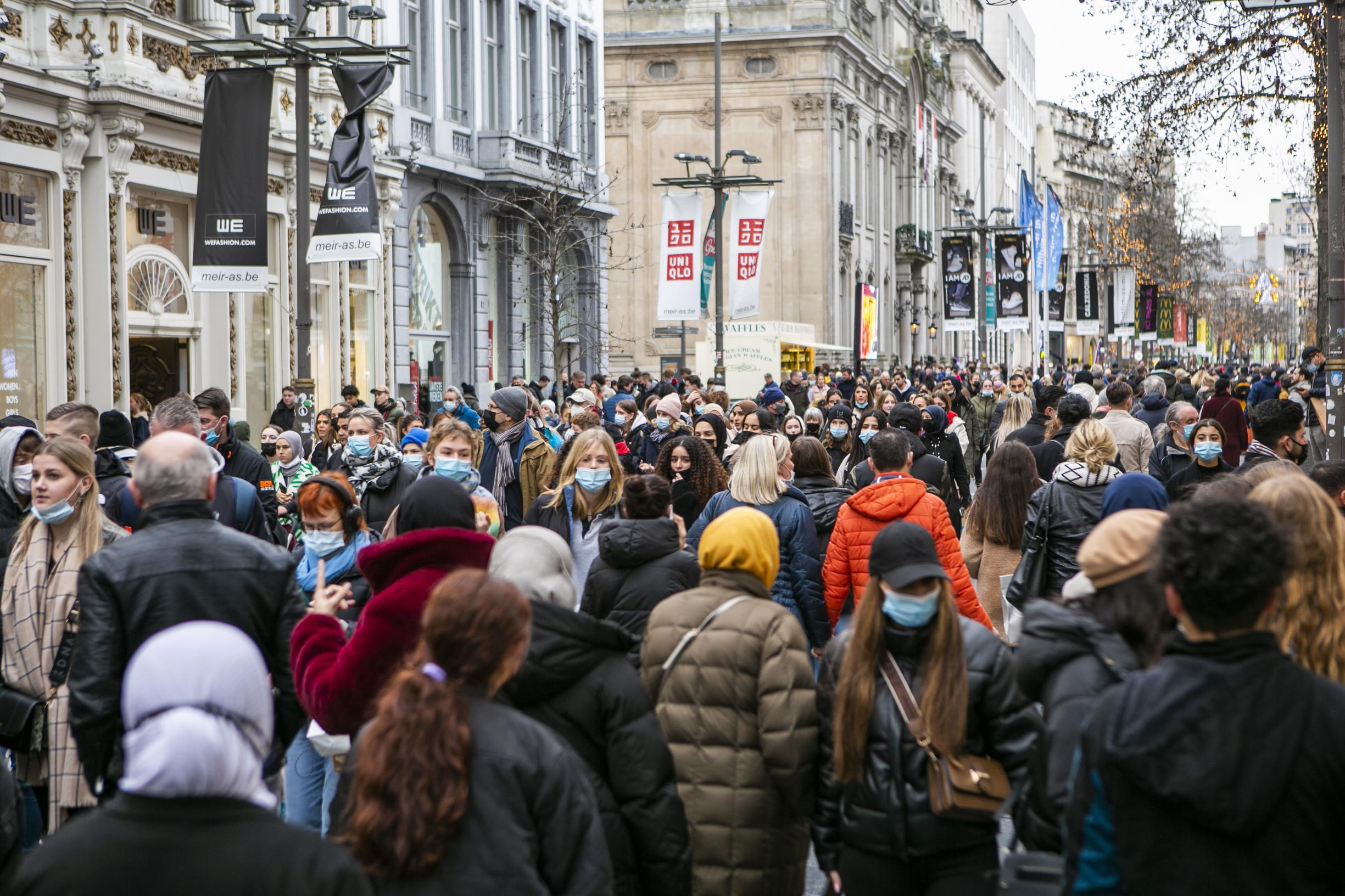 Nederlanders overrompelen Meir bij start van solden Antwerpen