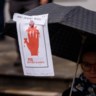 Protest tegen de verstrengde abortuswet, Gdansk.  Het lobbywerk van de kerk op dit onderwerp heeft veel  hogeropgeleide, stedelijke jongeren verder misnoegd. 