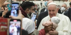 Koppels zonder kinderen zijn egoïstisch, zegt paus   