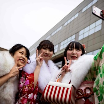 Zo’n dag, daar hoort een blijvende herinnering bij. Dat vinden ook deze drie vrouwen in Kawasaki. 