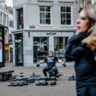 De straten van Den Haag ogen leeg, dan is krachtsport in openlucht wel een optie. 