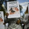 Fransen eisen gerechtigheid voor Vanesa Campos op een betoging in 2018. 