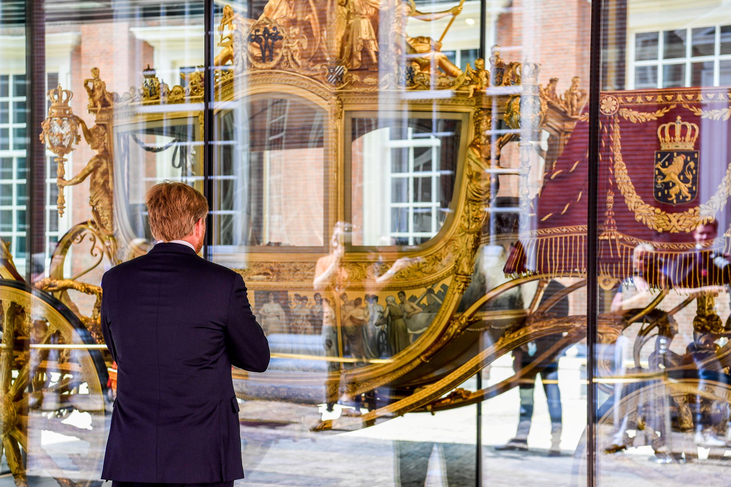 King Willem-Alexander keeps a Golden Coach with a colonial past in his stable