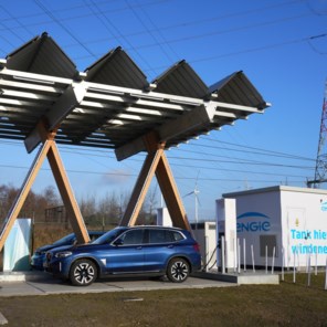 Laadpalen op windenergie geopend in haven van Gent  