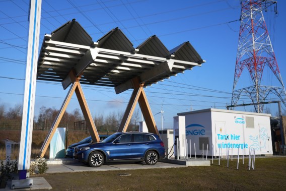 Laadpalen op windenergie geopend in haven van Gent