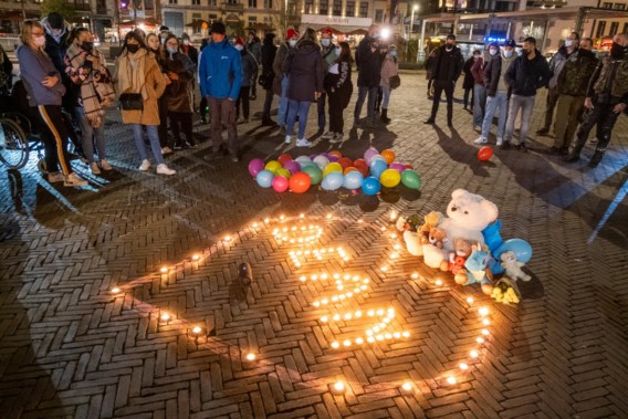 Honderdtal mensen herdenken Dean (4) op wake in Sint-Niklaas