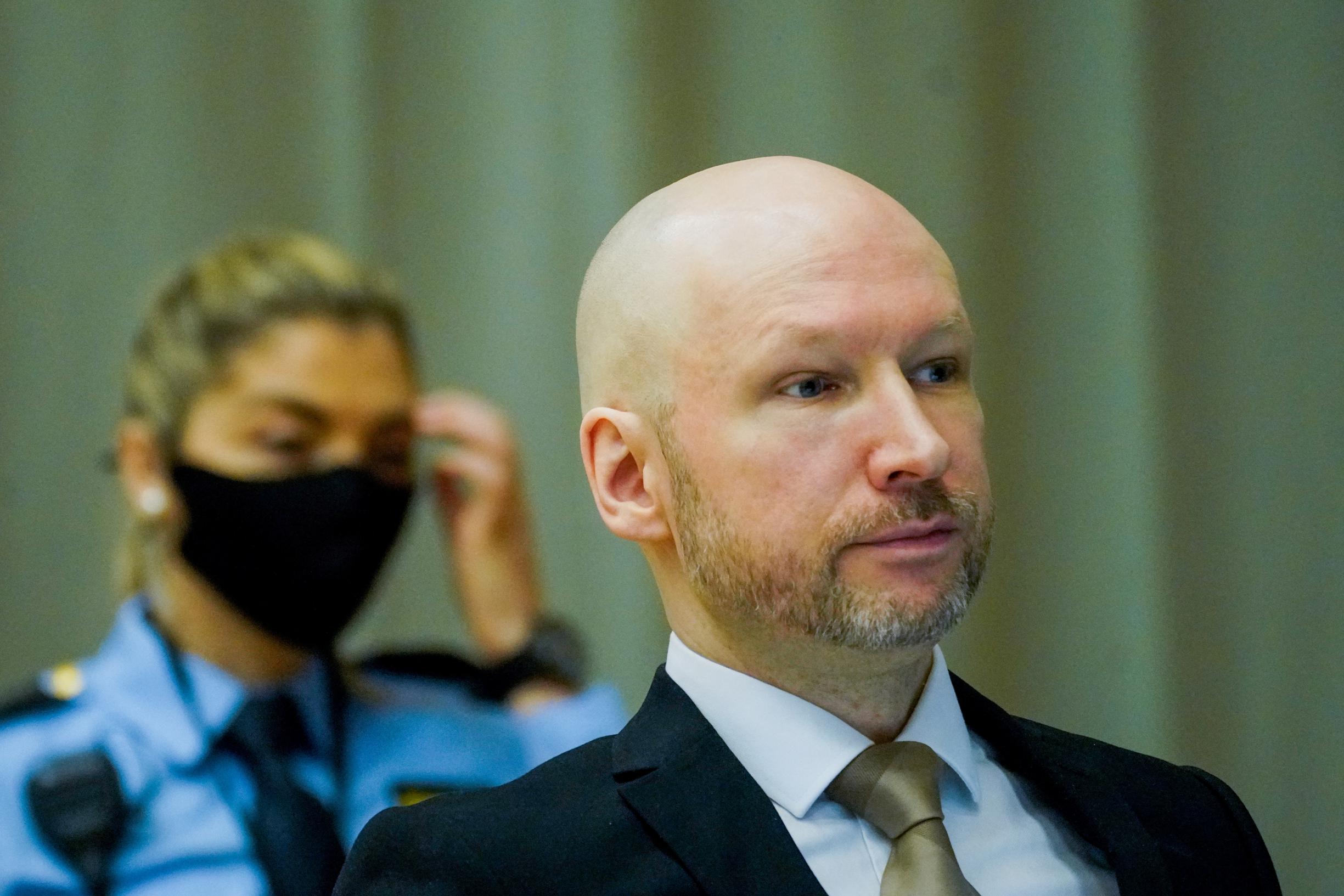 Ti år etter massakren krever den norske ekstremisten Breivik ham løslatt