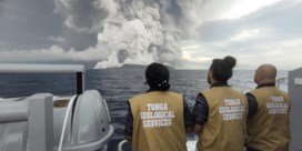 Wereldwijde schokgolf en recordaantallen bliksems: zo uitzonderlijk is vulkaanuitbarsting Tonga  