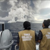 Wereldwijde schokgolf en recordaantallen bliksems: zo uitzonderlijk is vulkaanuitbarsting Tonga  