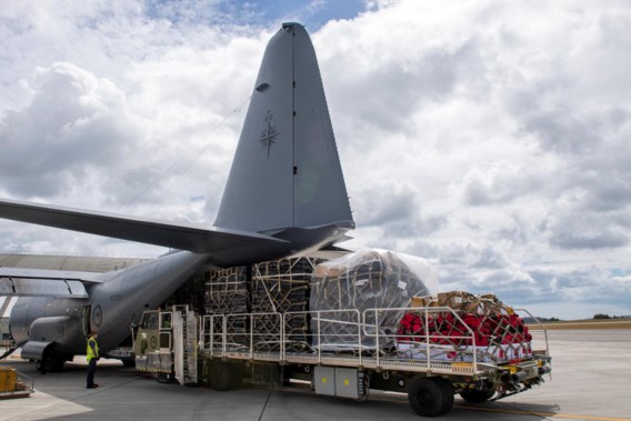 Eerste hulpvliegtuig komt aan in Tonga 