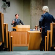 Rutte en Wilders gaan stevig in de clinch tijdens parlementair debat: ‘U luistert nu even!’  