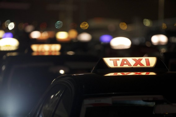 Verkeershinder in Brussel door actie taxichauffeurs: ‘Kom niet met de auto’ 