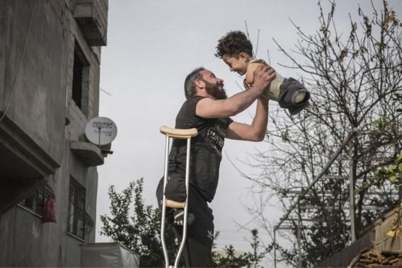 Syriërs Munzir en Mustafa, bekend van foto van het jaar, krijgen visum in Italië 