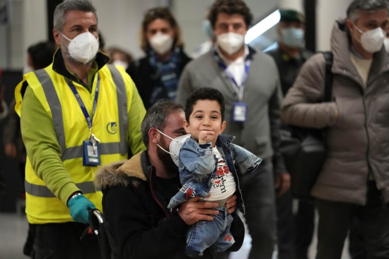 Syriërs Munzir en Mustafa, bekend van foto van het jaar, krijgen visum in Italië