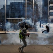 Eerste beelden van rellen tijdens coronabetoging in Brussel  